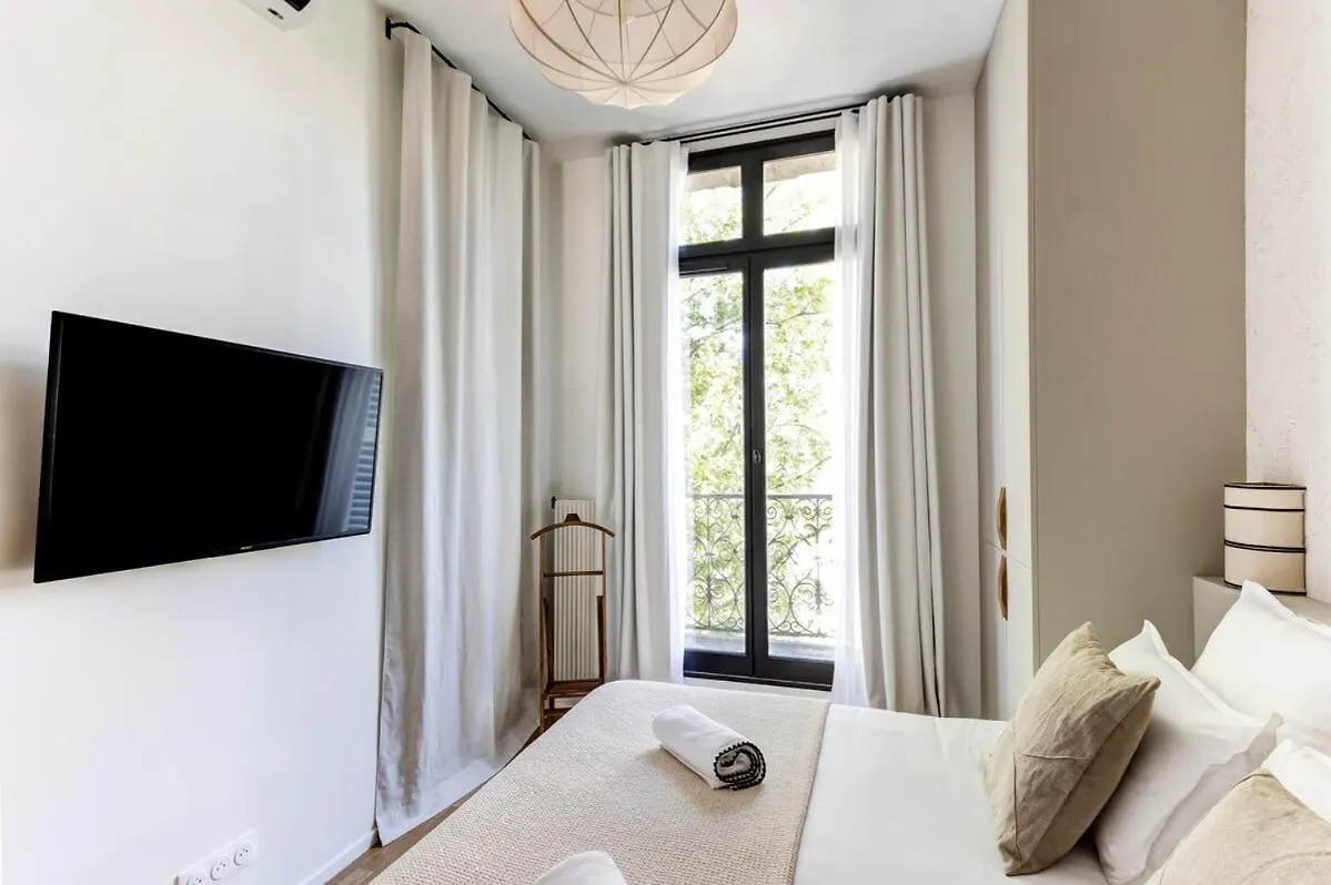 Appartement Elegant A Deux Pas Des Champs-Elysees Parijs